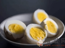 水煮鸡蛋一般煮几分钟可以捞出？水煮鸡蛋是冷水下锅吗？