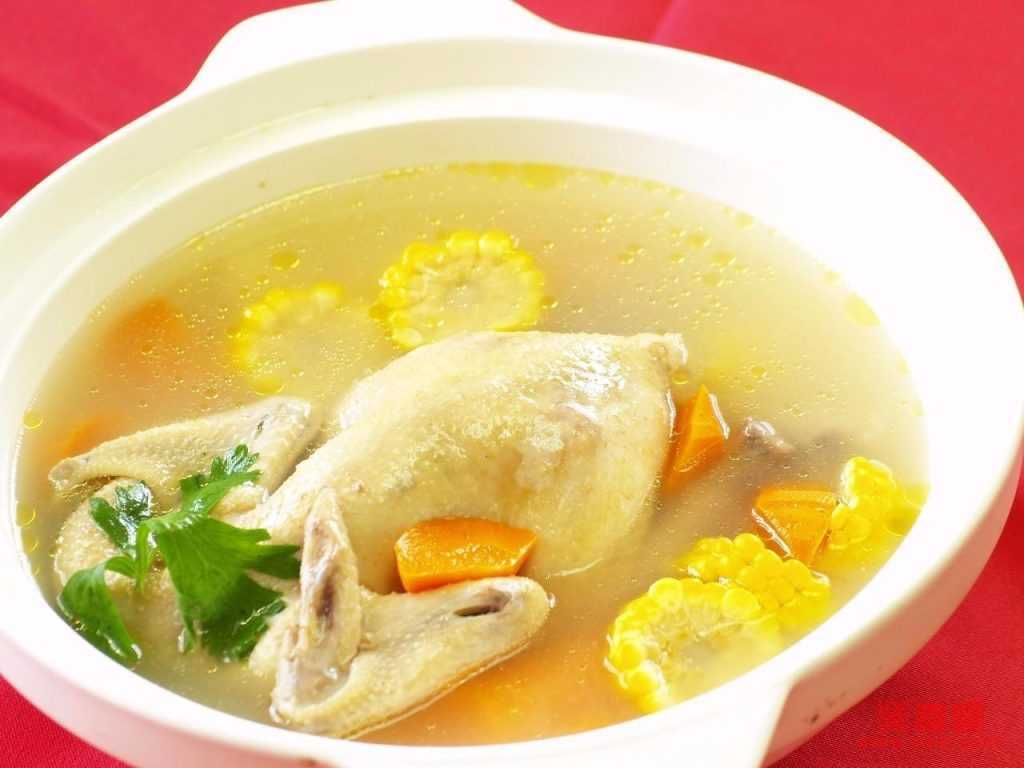 坐月子喝鸡汤可以放一些什么材料 坐月子喝鸡汤会长胖吗怎么喝汤
