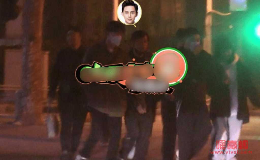 何炅与男子牵手过马路 何炅个人资料简介今年多少岁了