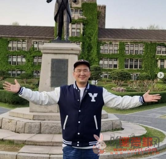 尹亨彬延世大学校园里散步 称实现他的学生梦想