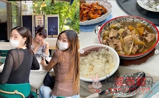 演员卞正秀为两个女儿准备食物