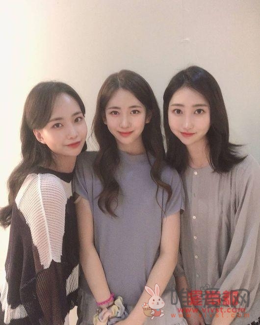 朴敏夏和漂亮的姐妹们一起拍合照 朴敏夏和漂亮的姐妹们一起拍合照