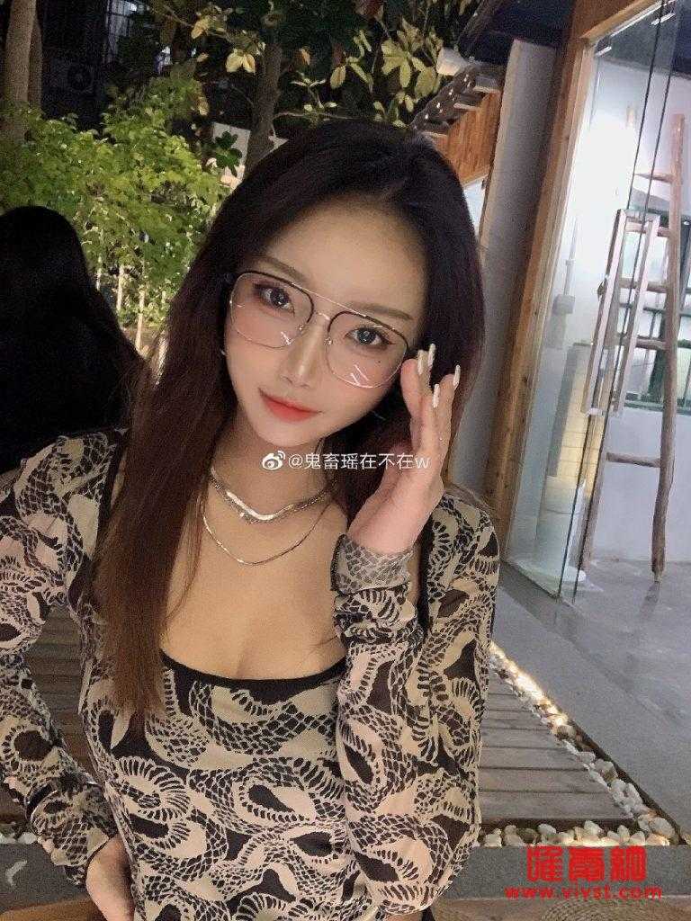 鬼畜瑶在不在w一个人气很高的二次元COSER美少女