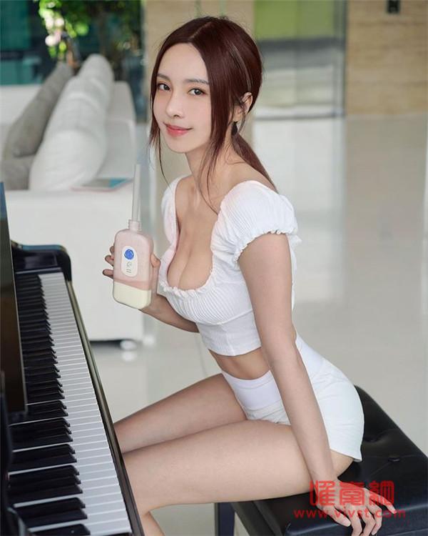 马来西亚钢琴女网红李元玲新图更新