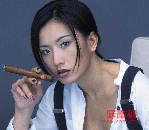 李菁菁前老公张金华现状如何，她生过几个孩子？