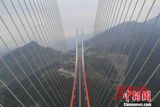 世界第一高桥跨越云贵两省 桥面至谷底约200层楼高