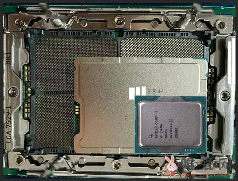 英特尔至强处理器插槽尺寸对比： LGA 1700尺寸不到LGA 7529的四分之一！