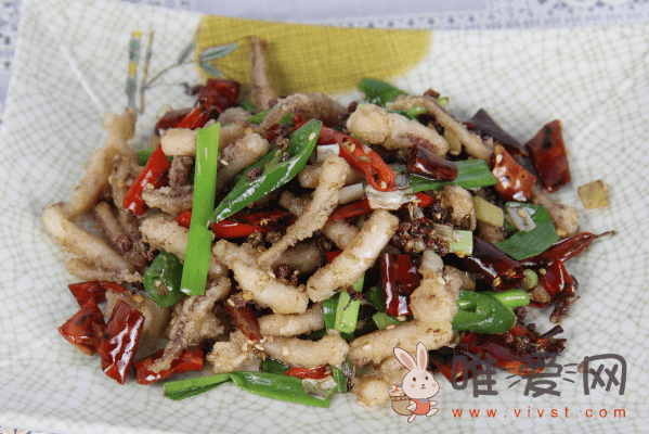 大鱿鱼须怎么做好吃？干煸鱿鱼须的家常菜做法分享！