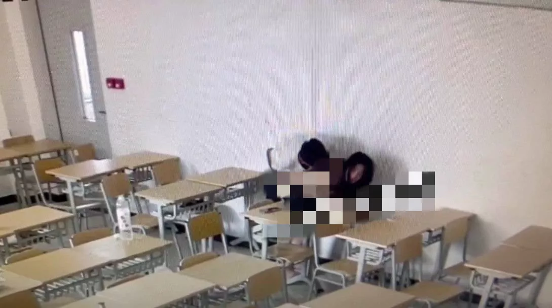 吃瓜！山东某学院情侣教室门1分04秒视频事件是真的吗？
