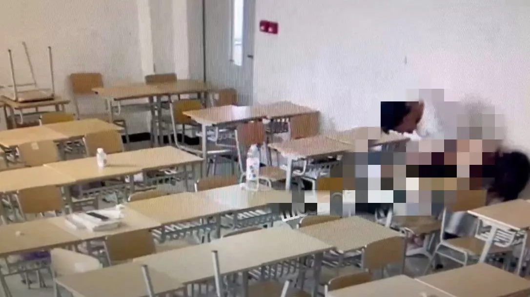吃瓜！山东某学院情侣教室门1分04秒视频事件是真的吗？