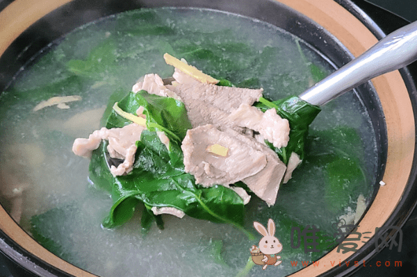 猪杂汤是怎么做的？广东枸杞叶猪杂汤的做法分享！