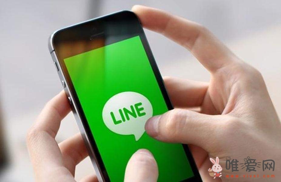 网传LINE手机版聊天室新增“一键送贴图”快捷功能？2张图秒懂！