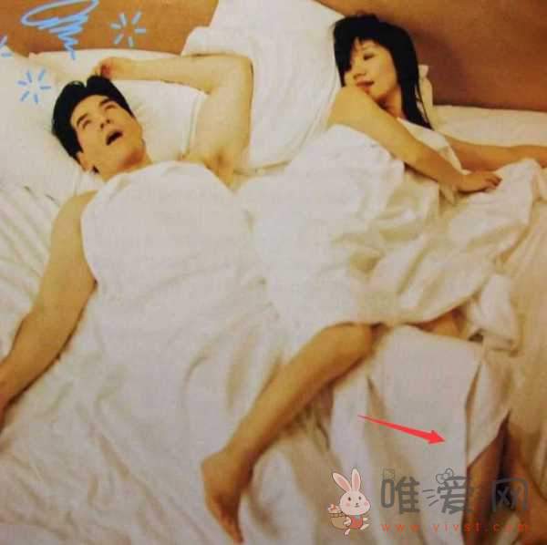 歌手费翔没有结婚吗？与陶晶莹赤身躺床上搂抱是真的吗？