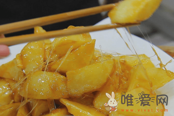拔丝土豆怎么做好吃？豫东酒席拔丝土豆的做法分享！