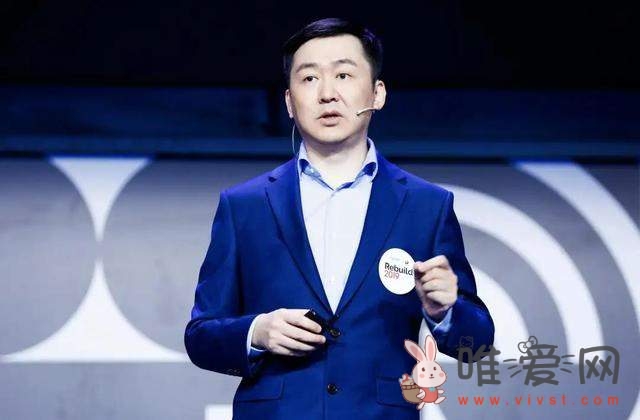 百川智能CEO王小川：坐在电脑面前的工作大概率都会被AI取代！